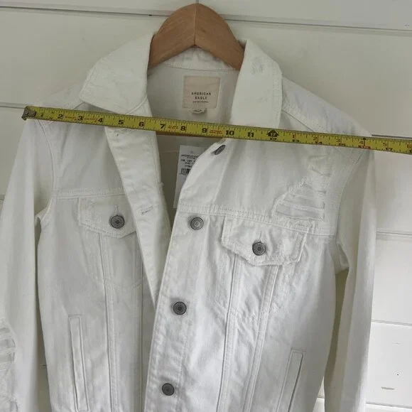 NWT American Eagle Outfitters | White Distressed Denim Jacket | Perfect Conditio - Picture 9 of 10